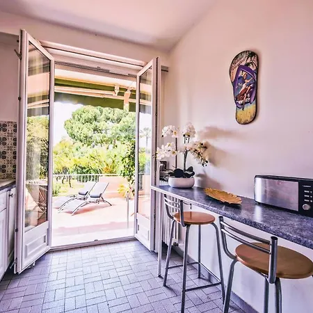Les Vertes Annees Juan-les-Pins